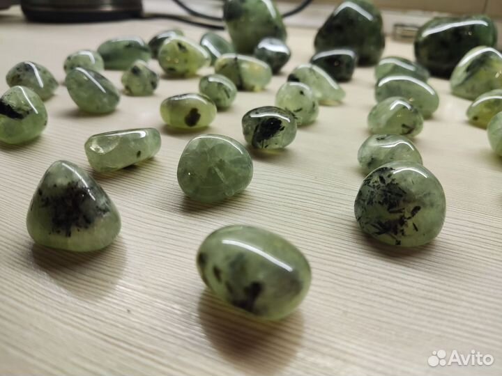 Пренит с эпидотом камень