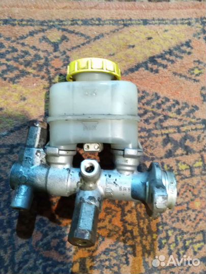 Главный тормозной цилиндр Nissan