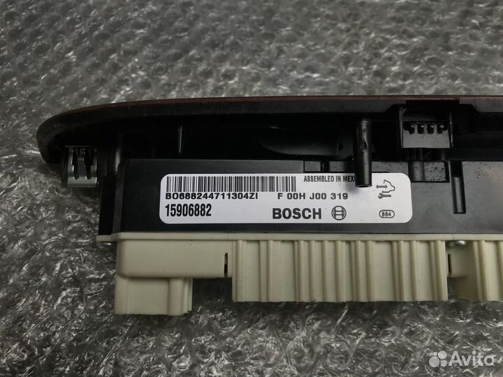 Кнопки правой двери Chevrolet Tahoe III 06-14