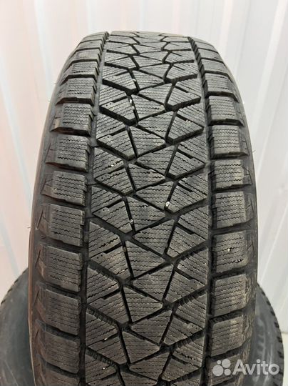 Bridgestone Blizzak DM-V2 235/55 R20 102T
