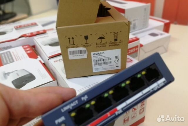 1-4 порта PoE-коммутатор DS-S504P(B) HiWatch