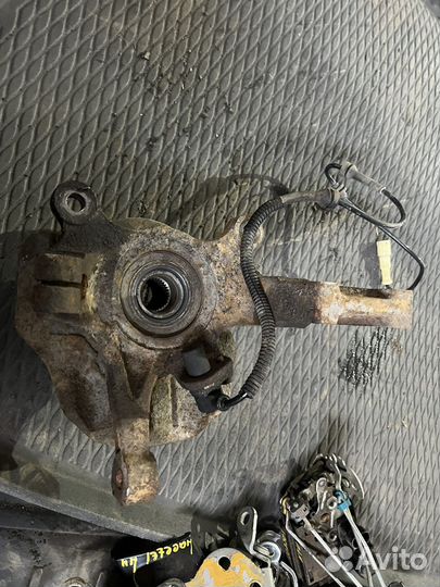 Поворотный кулак правый Chevrolet Lacetti