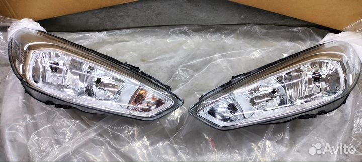 Фара правая,фара левая Ford Focus 3