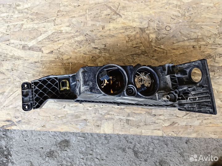 Фара противотуманная левая volvo truck FH (2013)