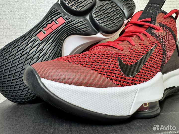 Баскетбольные кроссовки Nike Lebron Witness 4