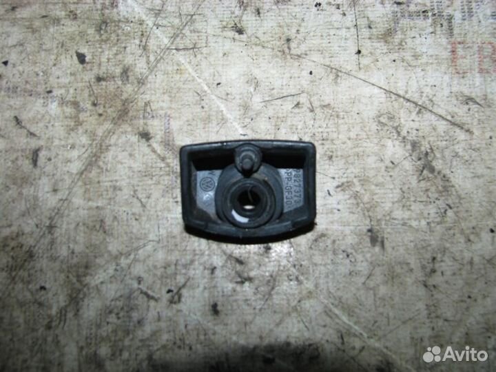 Отбойник крышки багажника VW Tiguan 2007-2011