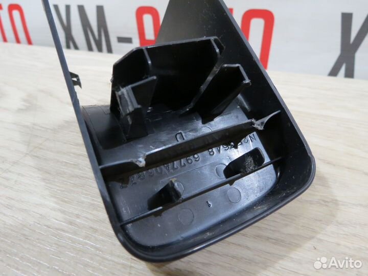 Накладка крепления сиденья Mitsubishi Outlander XL