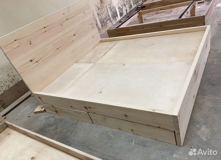 Кровать из массива дуба