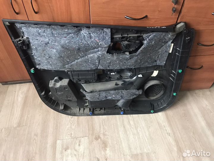 Обшивка правый передний дверь Kia Rio 4