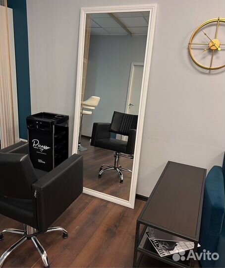 Аренда кресла парикмахера и визажиста