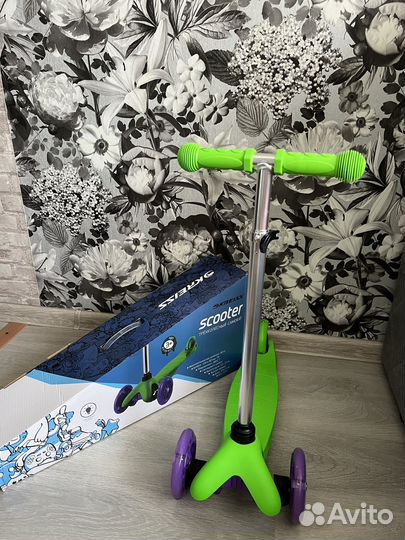 Самокат новый трехколесный