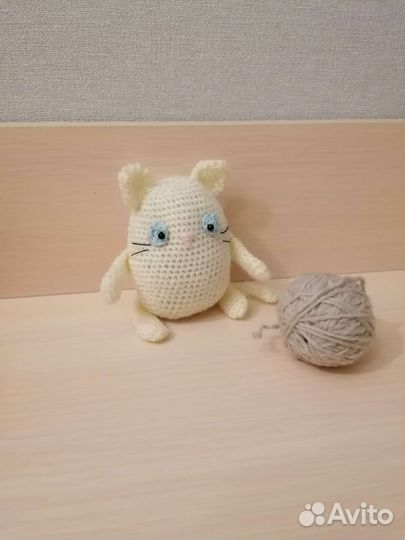 Котик вязаный