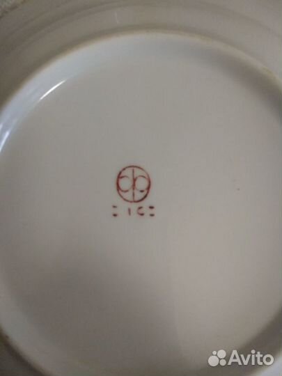 Тарелки, контейнер для яиц, маслёнка