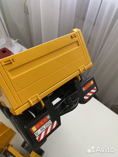 Машина Bruder Самосвал MAN с бульдозером