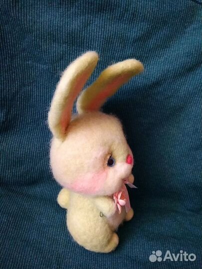 Игрушка Зайчик валяная из шерсти