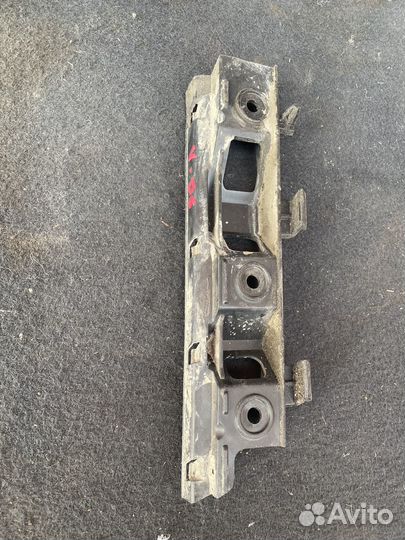 Кронштейн переднего бампера L volkswagen passat B6