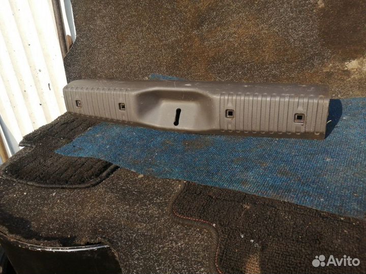 Обшивка багажника задняя Subaru Impreza GF