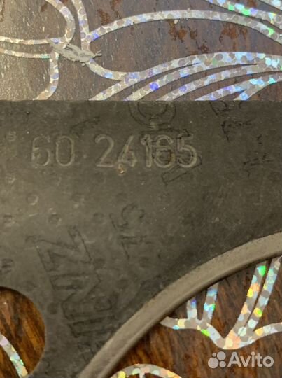 Прокладку под головку на Мерседес;