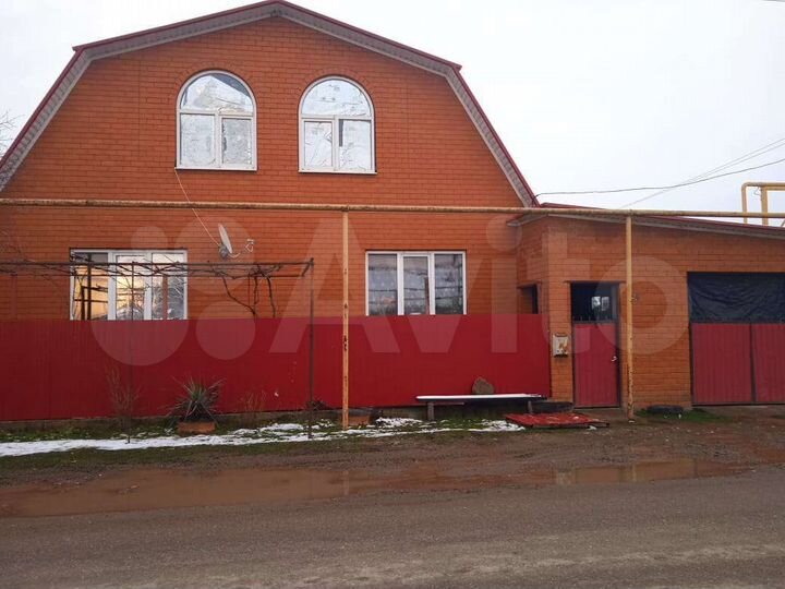 Дом 200 м² на участке 8 сот.