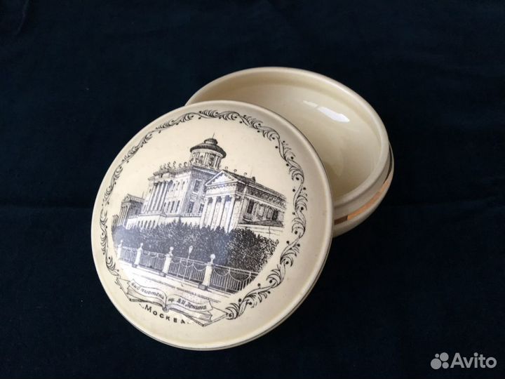 Шкатулка фарфоровая зик СССР