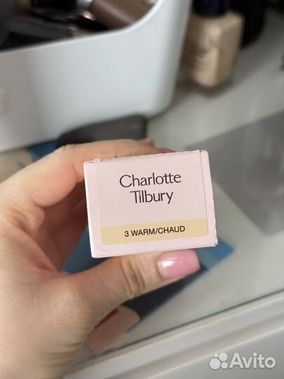 Тональный крем Charlotte Tilbury AirBrush