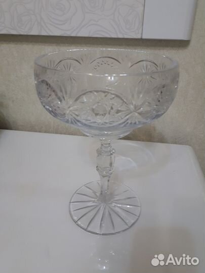 Хрустальная ваза для фруктов на ножке