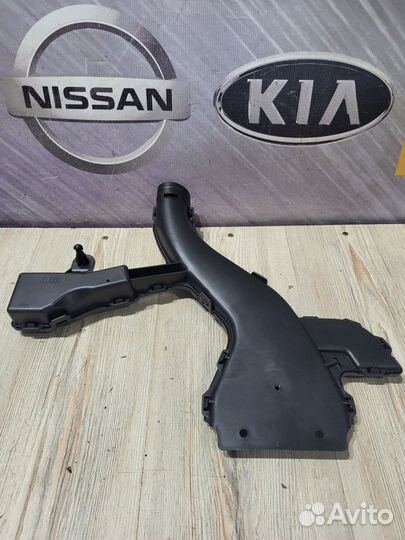 Патрубок воздухозаборника Воздухозаборник Nissan t