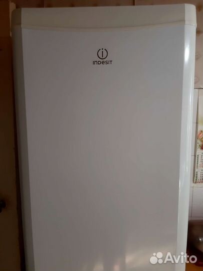 Холодильник indesit