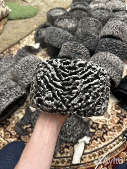 Каракулевые ушанки из антики