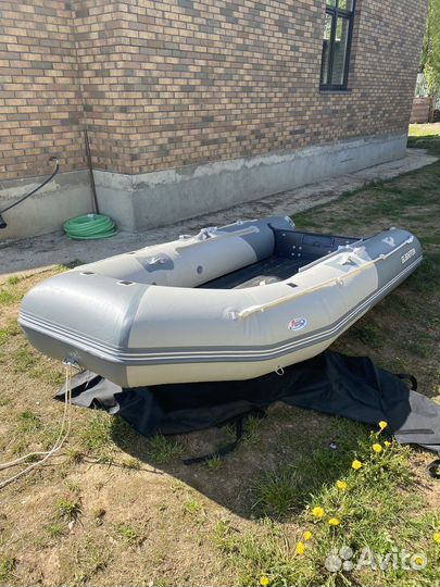 Лодка Gladiator E350 + мотор Mercury9.9 (247 сс)