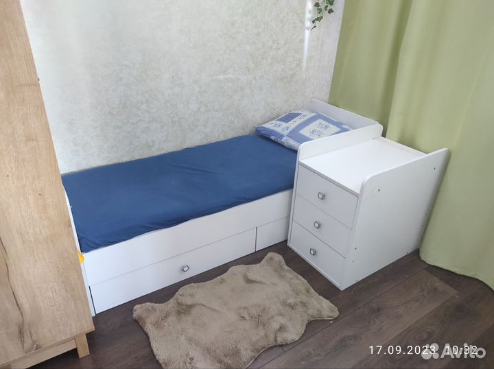 Детская кроватка с поперечным маятником