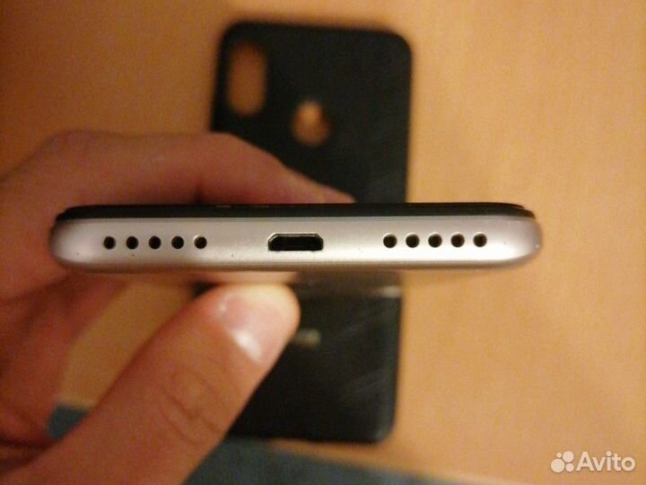 Xiaomi Mi A2 Lite Android One, 4/64 ГБ