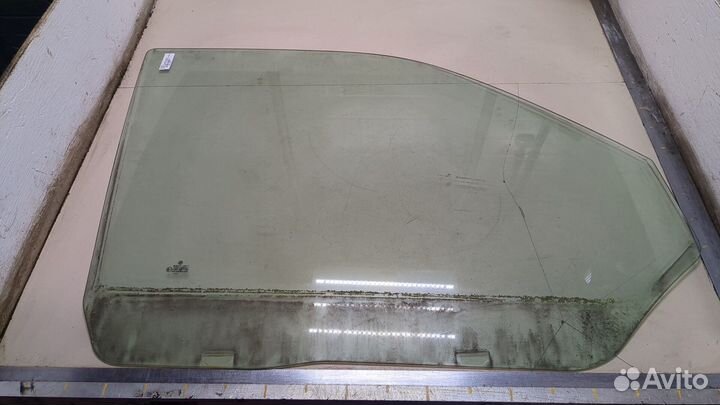 Стекло боковой двери правое переднее Volkswagen Transporter 5