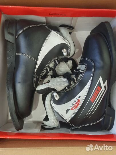 Лыжи 160см с ботинками р 33