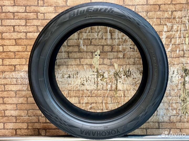 Yokohama BluEarth-XT AE61 255/45 R20