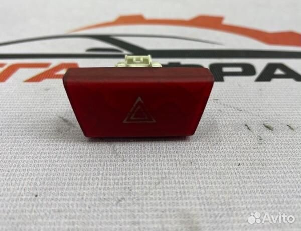 Кнопка аварийной сигнализации Peugeot 107 хэтчбек