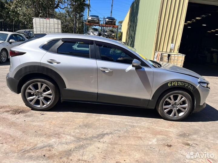 Бачок омывателя лобового стекла Mazda CX-30 (DM) 2019