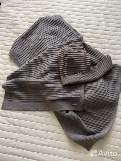 Шарф и шапка серые Calvin Klein Jeans