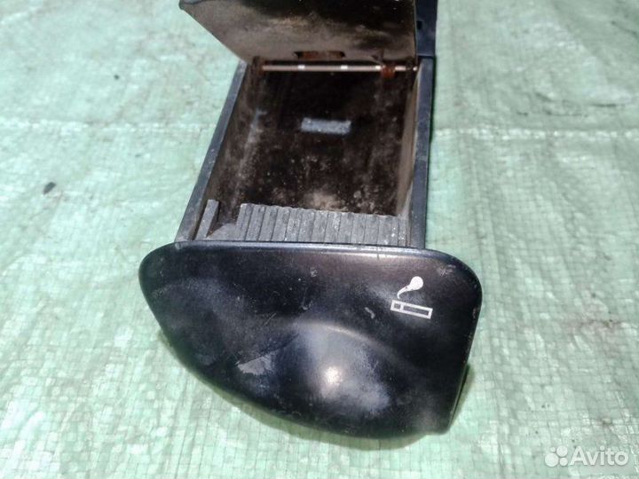 Пепельница Ford Focus 1 седан 2.0I splitport 1999