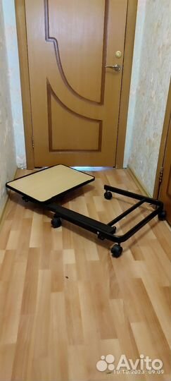 Надкроватный столик