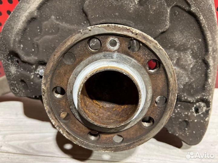 Кулак поворотный правый Mercedes-Benz C-Class W205