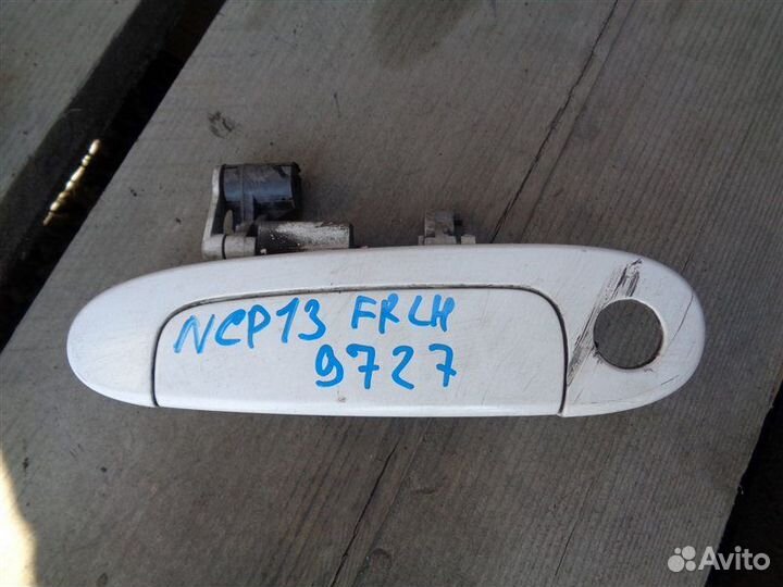 Ручка двери передняя левая Toyota Vitz NCP13