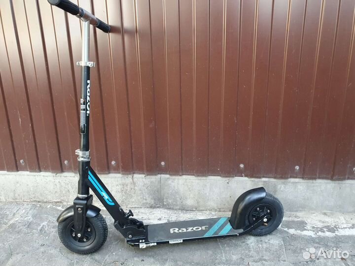 Городской самокат на надувных колесах