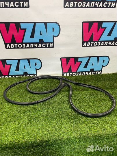 Уплотнитель двери передней правой Honda HR-V