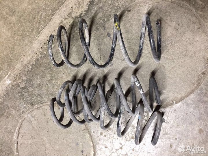 Пружина передняя Тойота Королла/Аурис 150