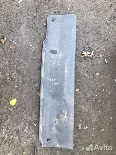 Накладка замка багажника Toyota Camry SV40