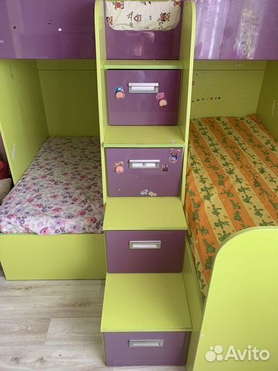 Трехярусная детская кровать