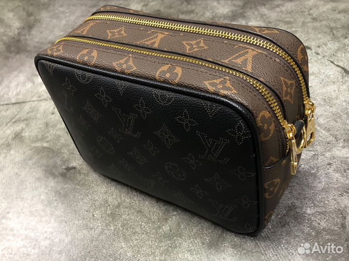 Сумка Louis Vuitton из кожи канва