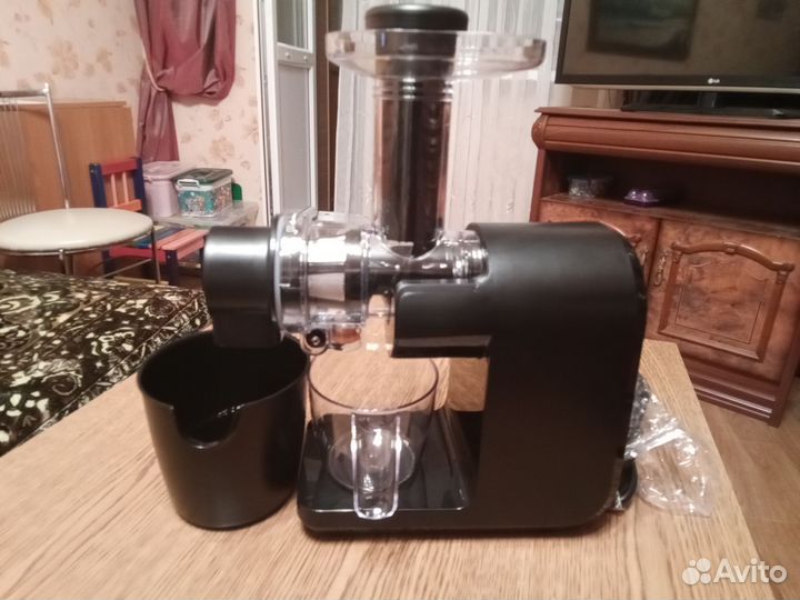 Соковыжималка шнековая Kitfort кт-1124 новая