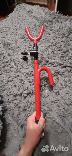 Противоугонный механический замок в руль